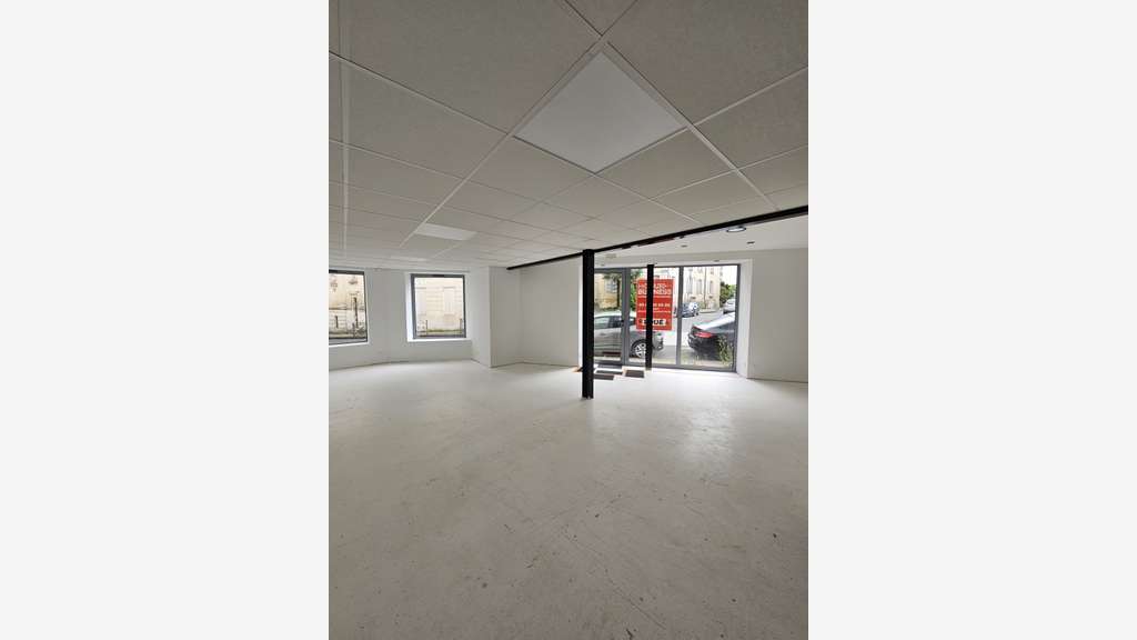 A louer local commercial 140m² sur Saintes centre