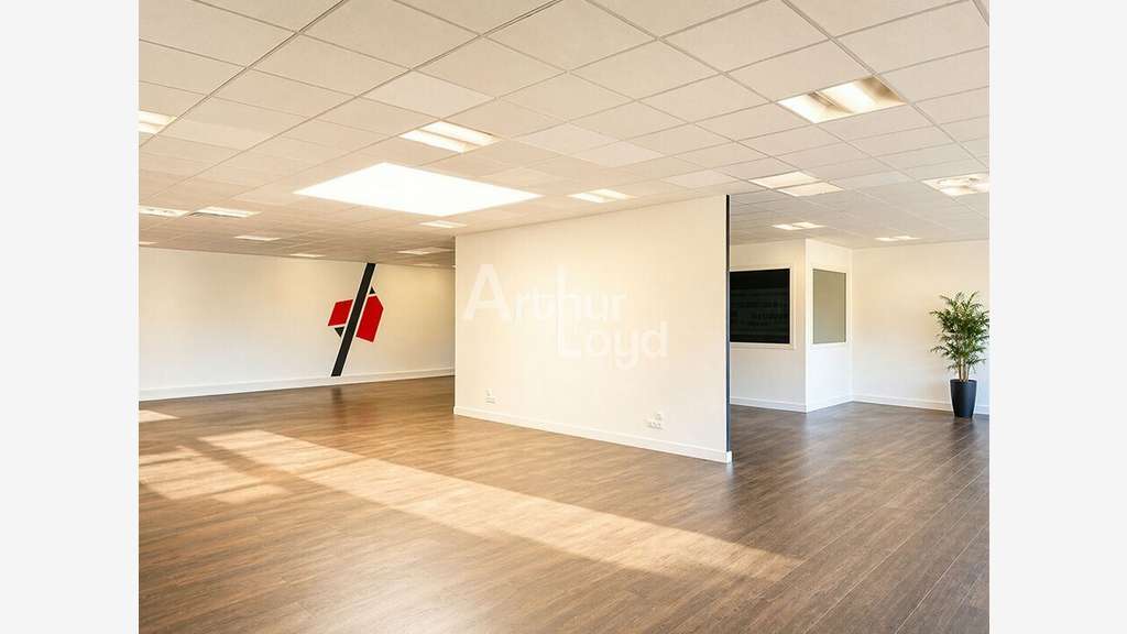 Bureaux 600m² à louer proche rocade à Saintes