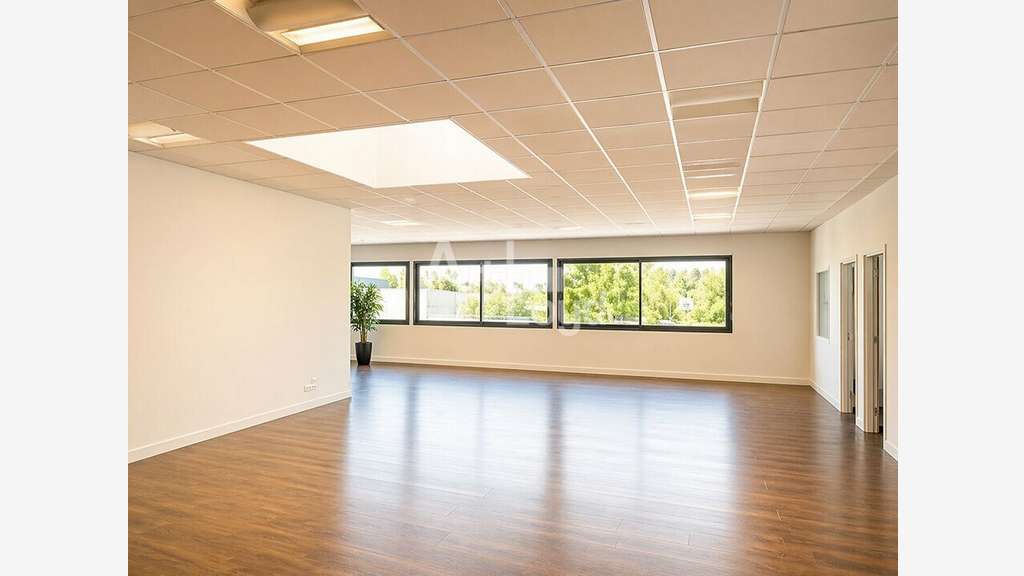 Bureaux 600m² à louer proche rocade à Saintes