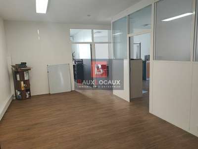 Loue bureaux 141m² en en R+1 centre Salon de Pce