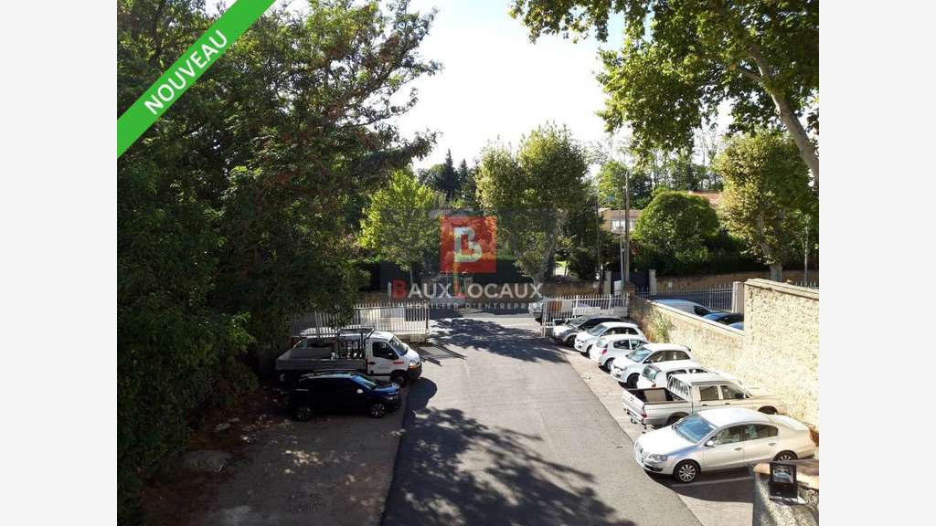 A louer bureaux de 75m² en R+1 centre Salon de Pce