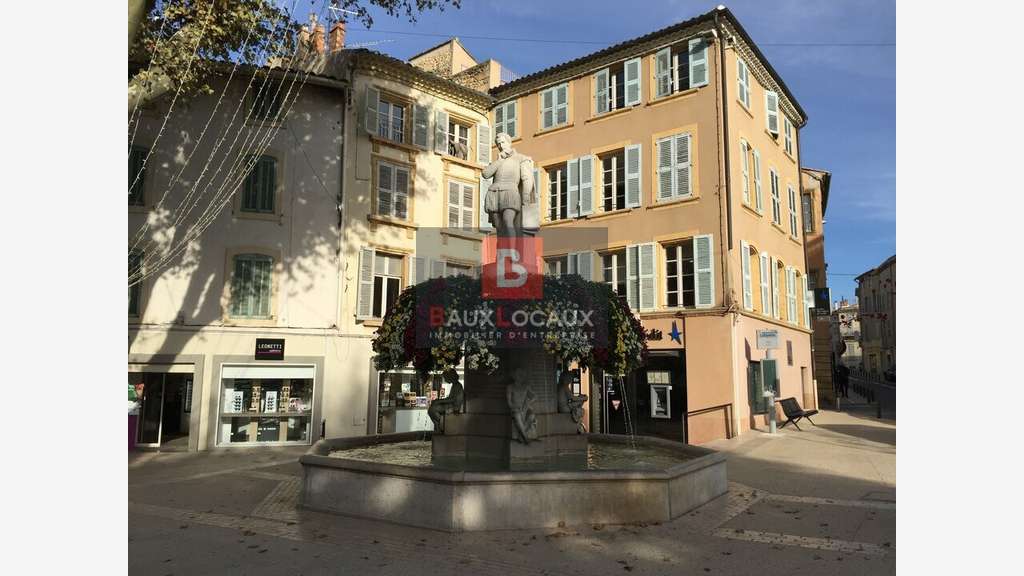 Bureau refait à neuf 50m² R+1 centre ville Salon