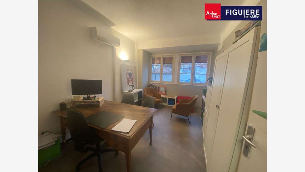 Bureaux à louer de 157m² proche gare Salon de Pce
