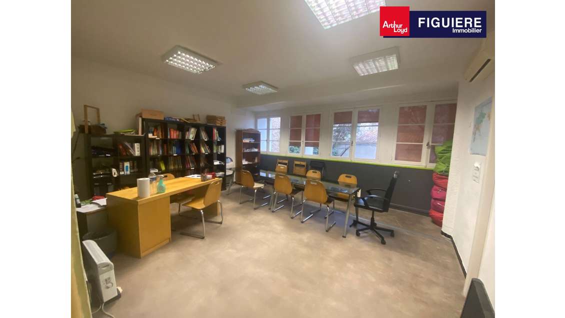 Bureaux à louer de 157m² proche gare Salon de Pce