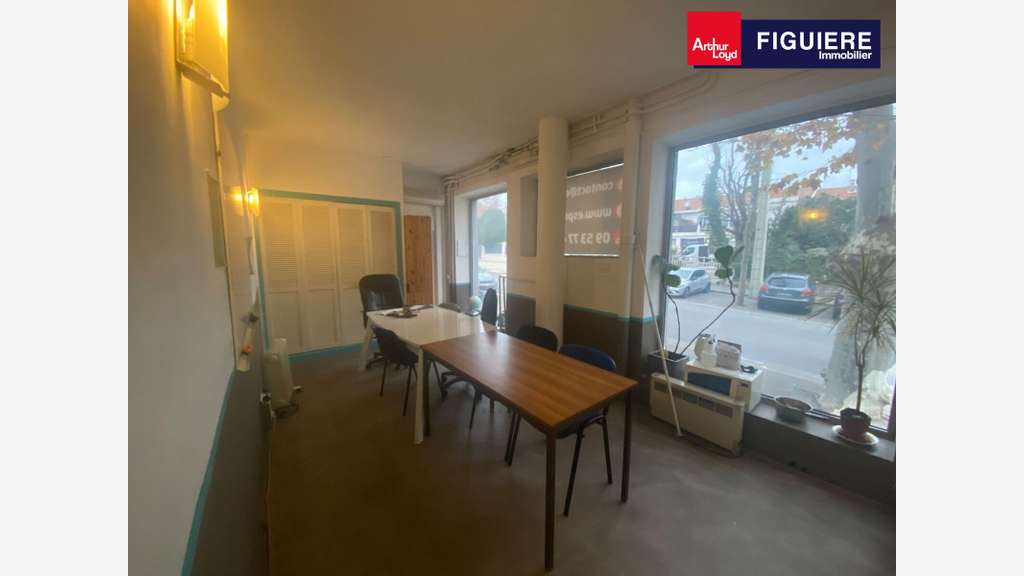 Bureaux à louer de 157m² proche gare Salon de Pce