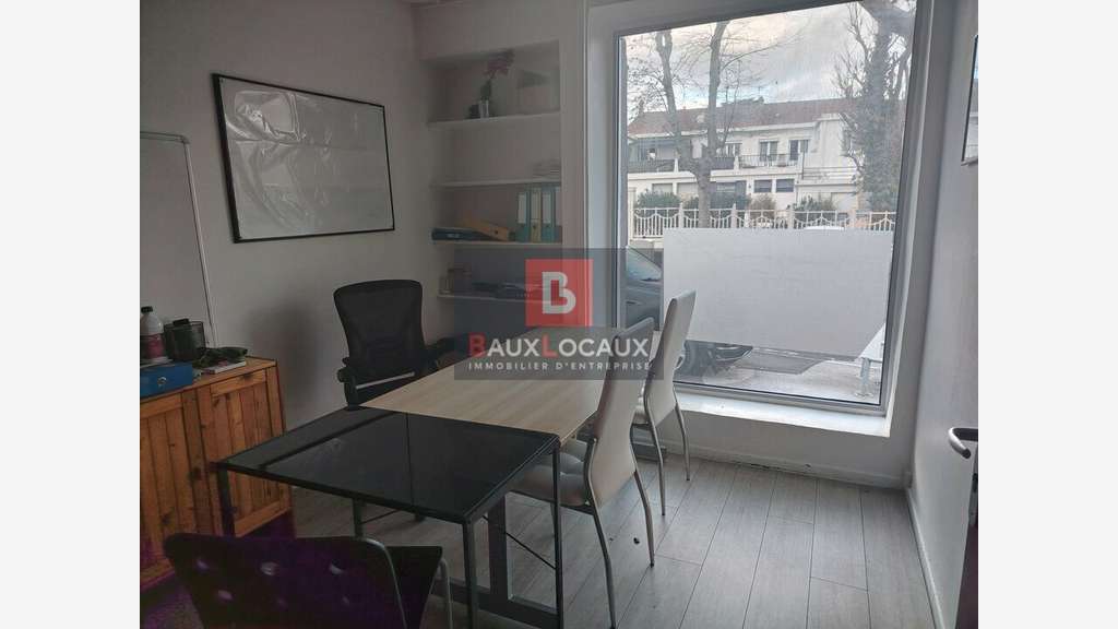Bureaux 157m² RDC à louer à Salon-de-Provence