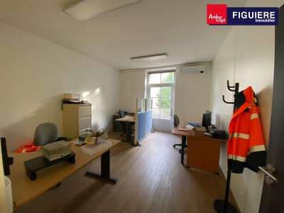 Bureaux 221m² non PMR à louer avec parking à Salon