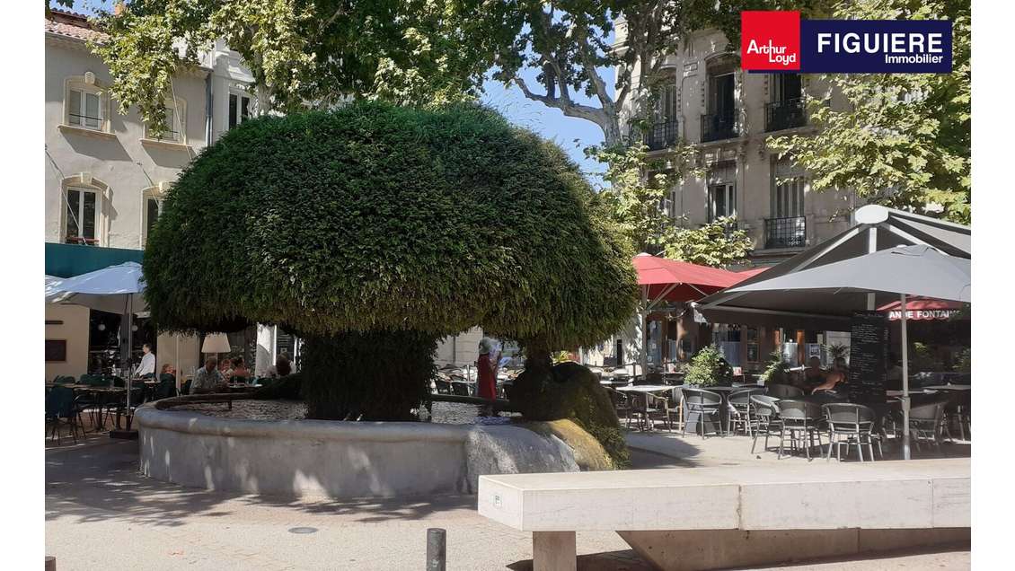 Hotel particulier de bureaux à la location à Salon