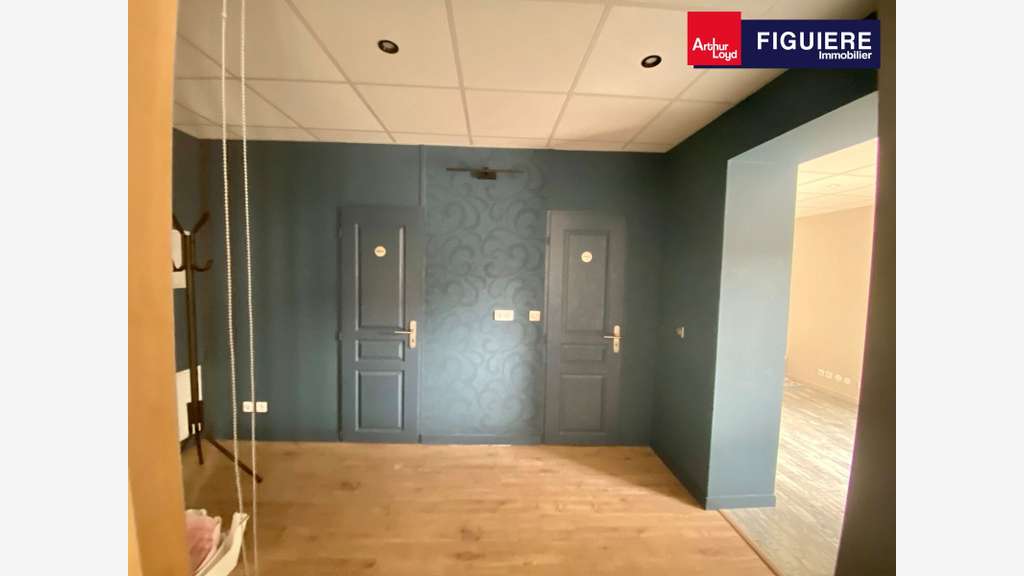 Bureaux 85m² et stockage 20m² à louer centre Salon
