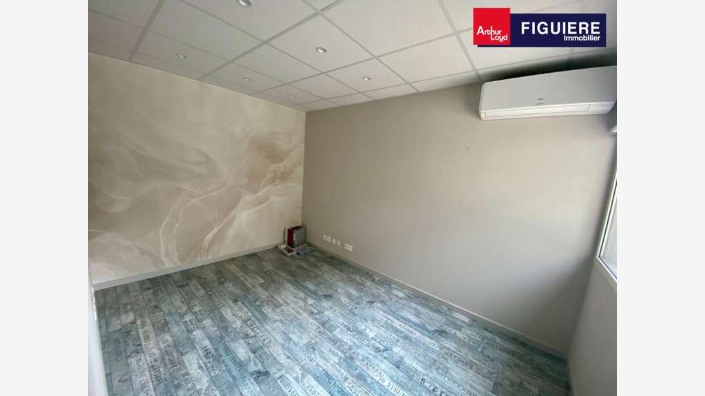 Bureaux 85m² et stockage 20m² à louer centre Salon