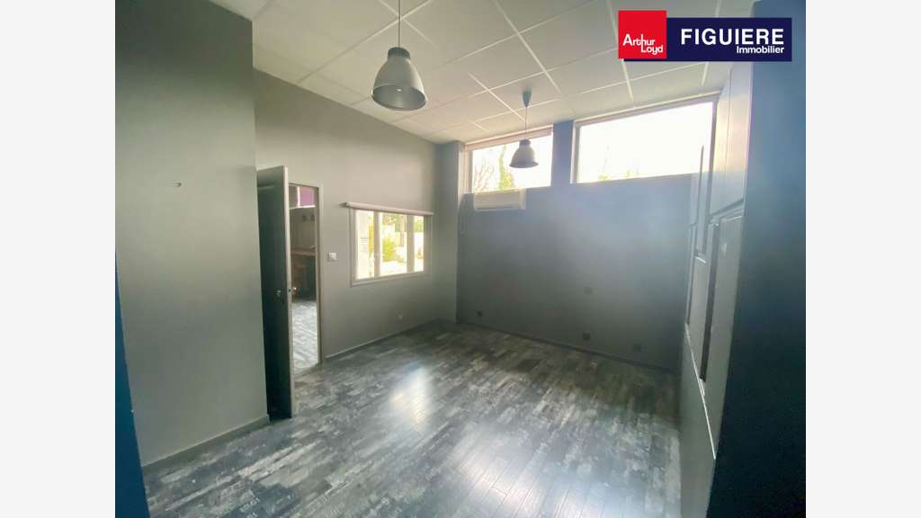 Bureaux 85m² et stockage 20m² à louer centre Salon