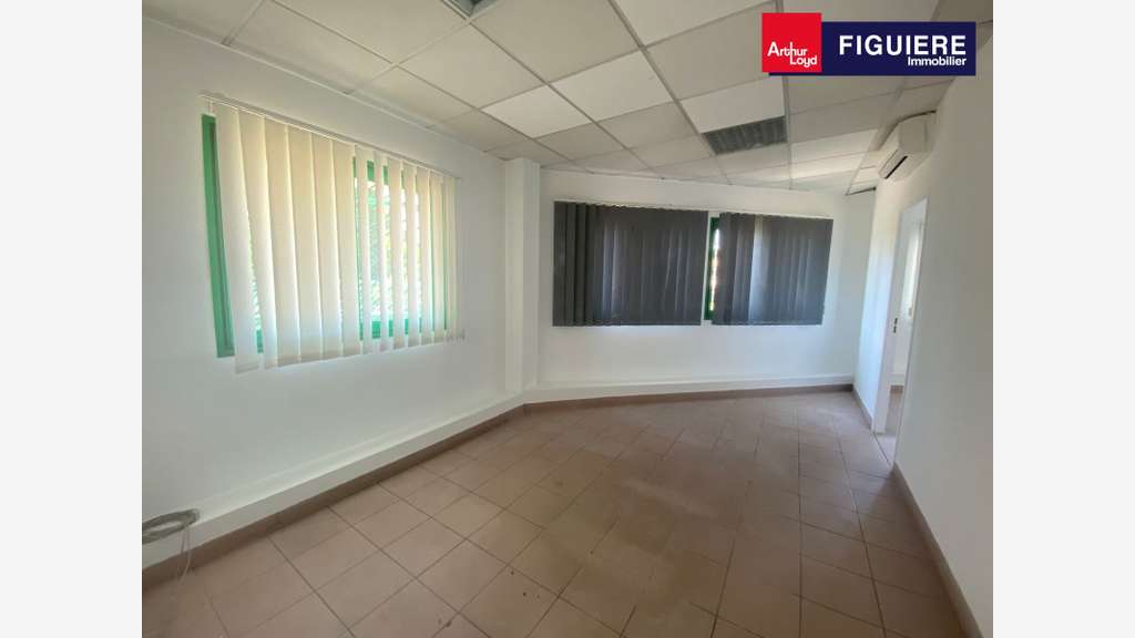 70m² de bureaux à louer en RDC à Salon La Gandonne