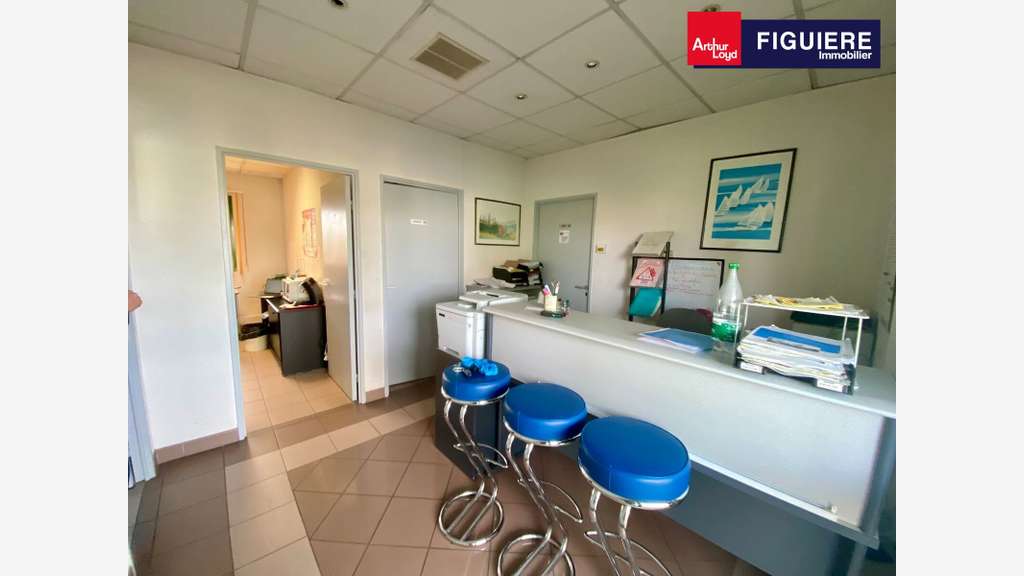 70m² de bureaux à louer en RDC à Salon La Gandonne