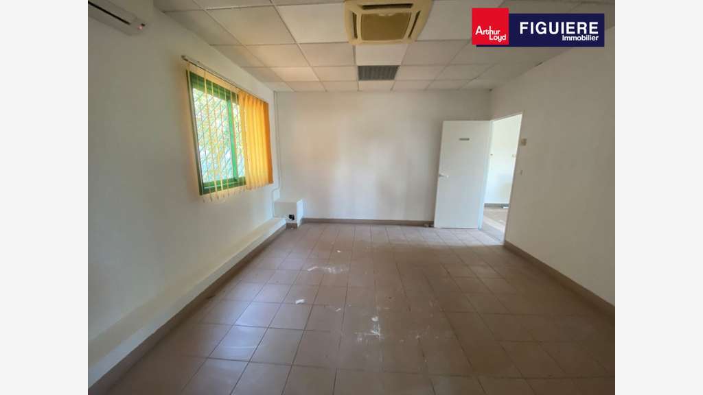 70m² de bureaux à louer en RDC à Salon La Gandonne