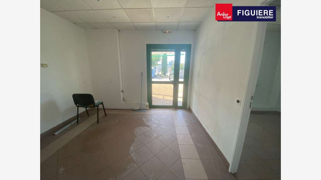 70m² de bureaux à louer en RDC à Salon La Gandonne