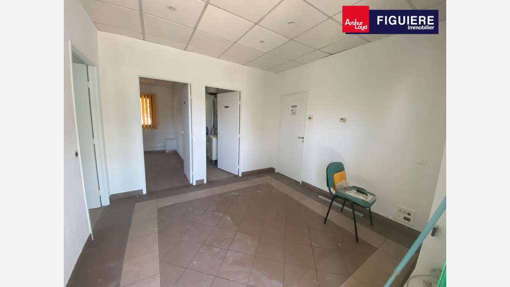 70m² de bureaux à louer en RDC à Salon La Gandonne