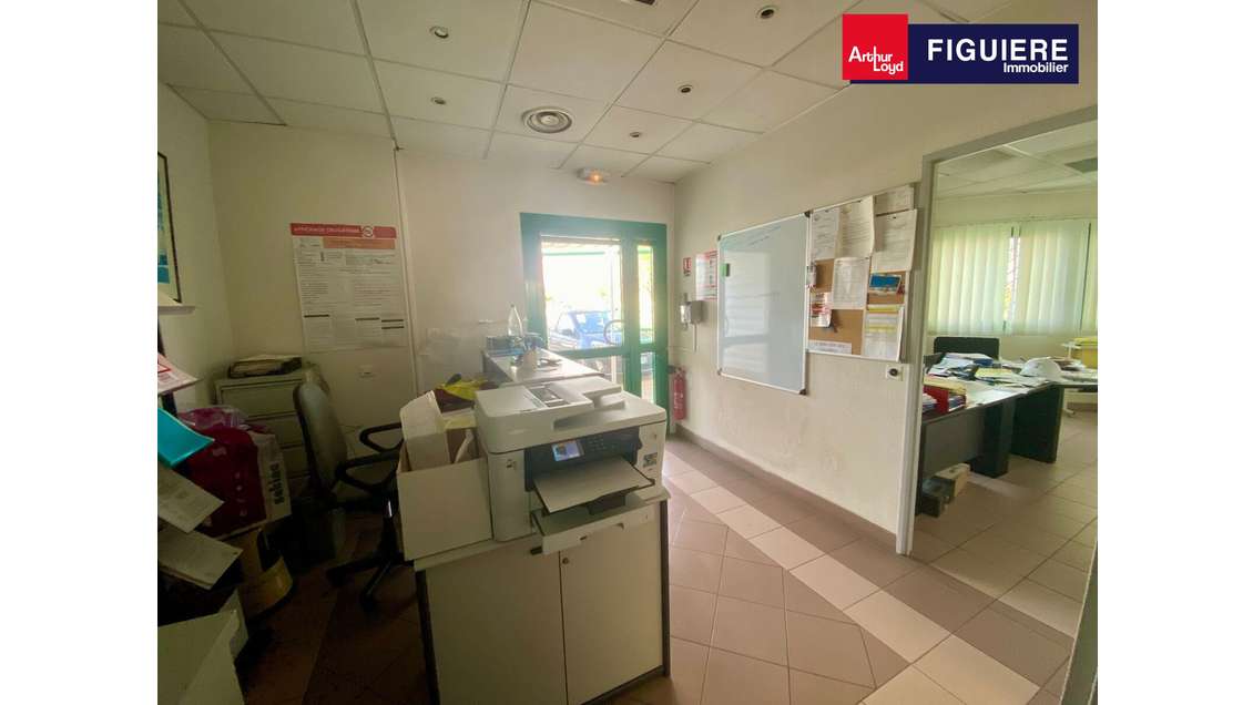 70m² de bureaux à louer en RDC à Salon La Gandonne