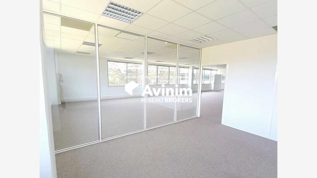 Beau plateau de bureau 280m² à louer à Saran