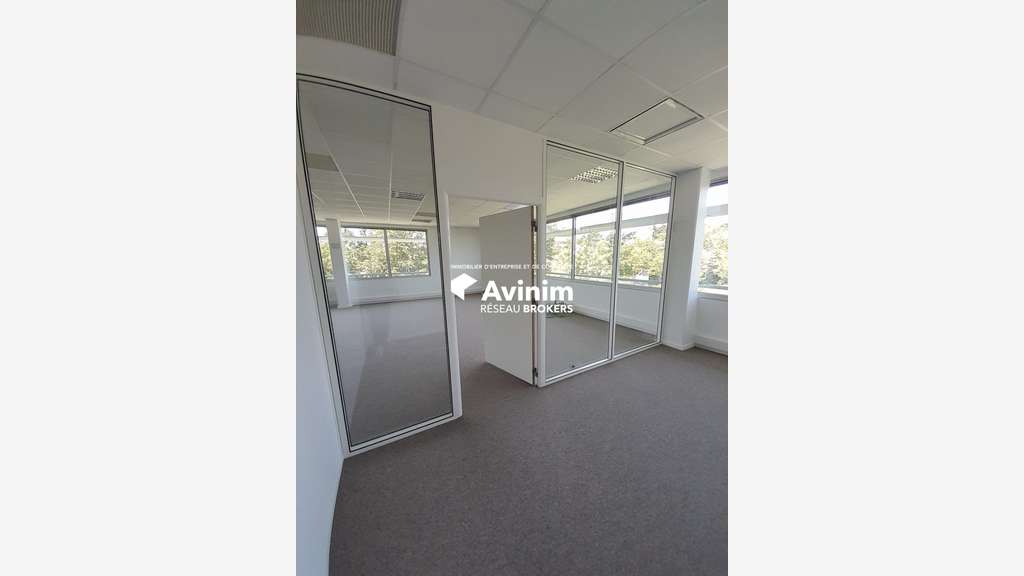 Beau plateau de bureau 280m² à louer à Saran