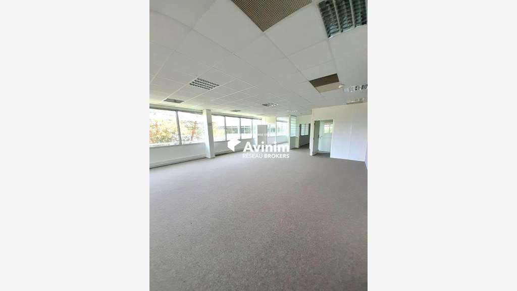 Beau plateau de bureau 280m² à louer à Saran