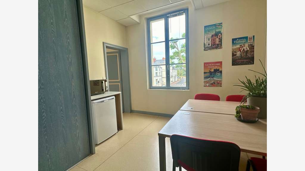 à louer un bureau avec une place de parking