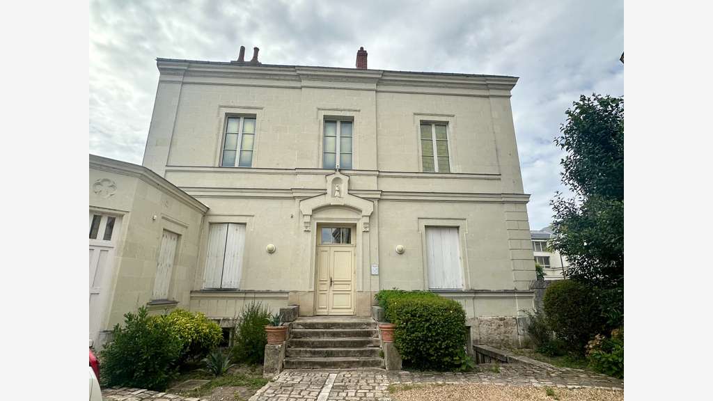 à louer un bureau avec une place de parking
