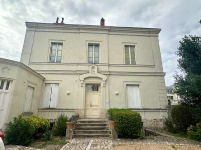 à louer un bureau avec une place de parking 