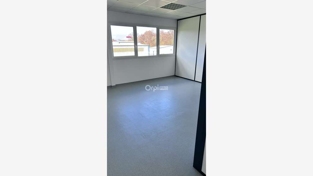 Bureau 15m² à louer à Sauvagnon