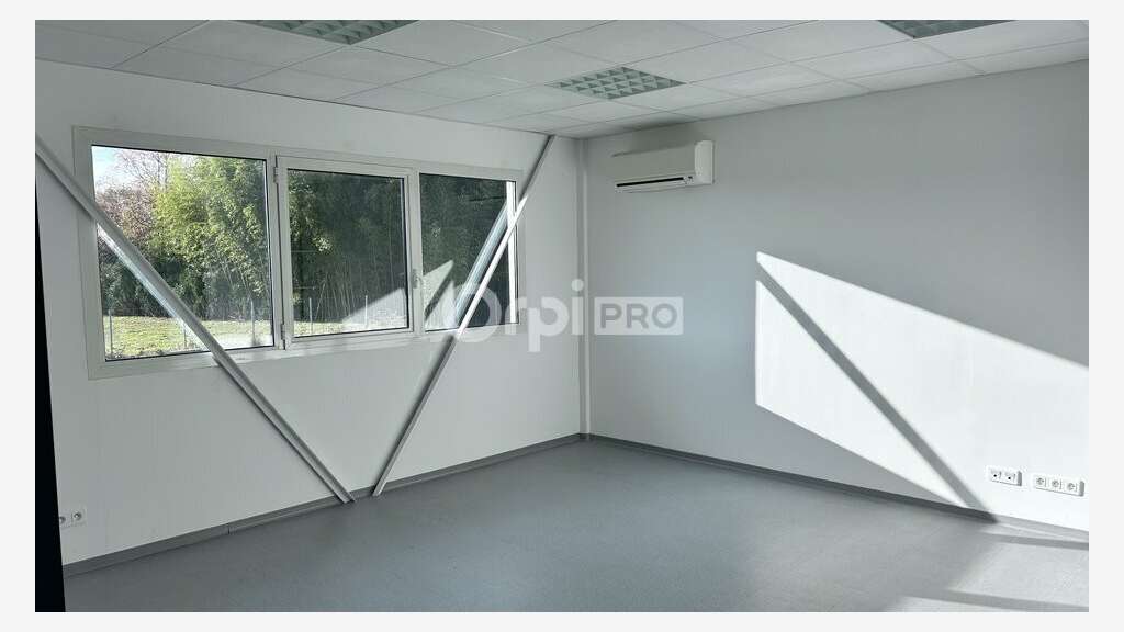 Bureau 15m² à louer à Sauvagnon