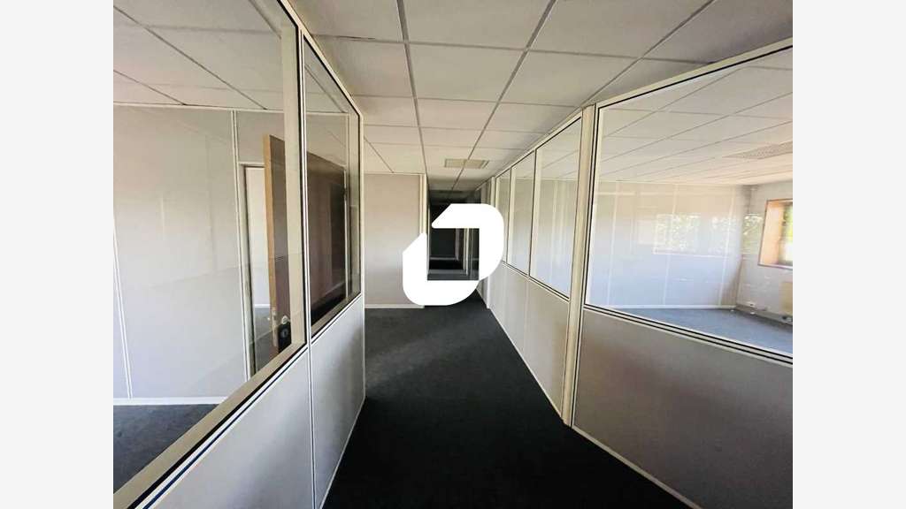 A louer Bureaux 228m² Savigny le temple