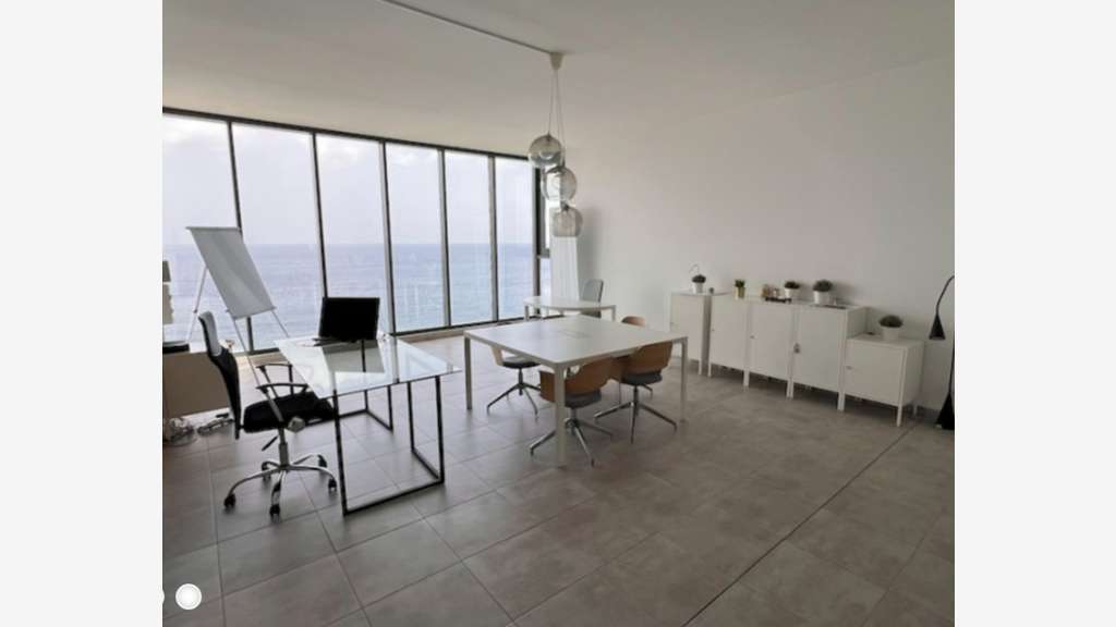 A louer bureaux 57m² R+2 à Schoelcher Kalysta