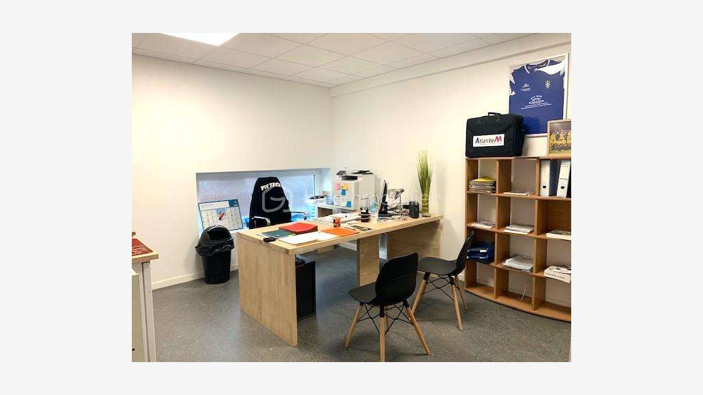 A louer bureaux & espace de stockage sécurisé