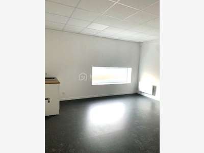 A louer bureaux & espace de stockage sécurisé