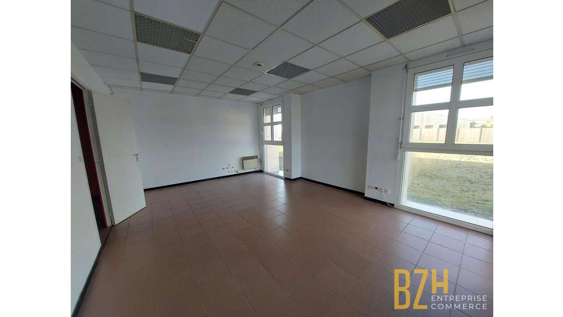 A louer bureaux aménagés 85m² R+1 secteur Lorient