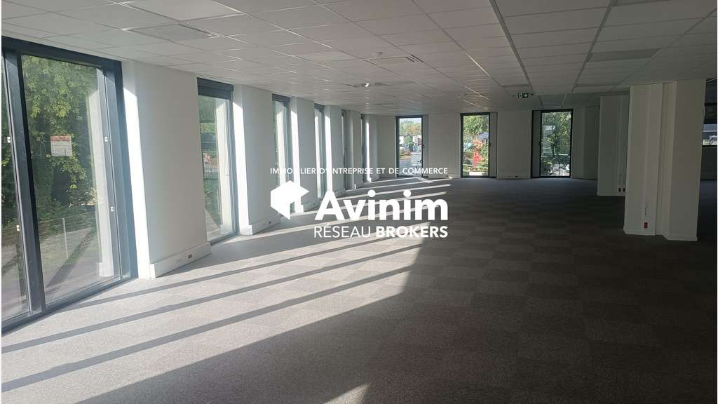 Bureaux 1281m² à louer à La Madeleine