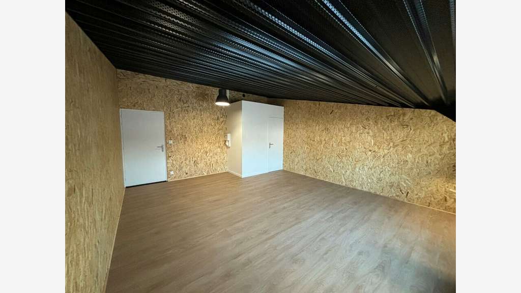 Location bureau de 105m² en R+1 à Séné