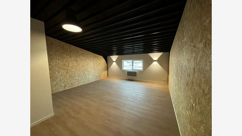 Location bureau de 105m² en R+1 à Séné