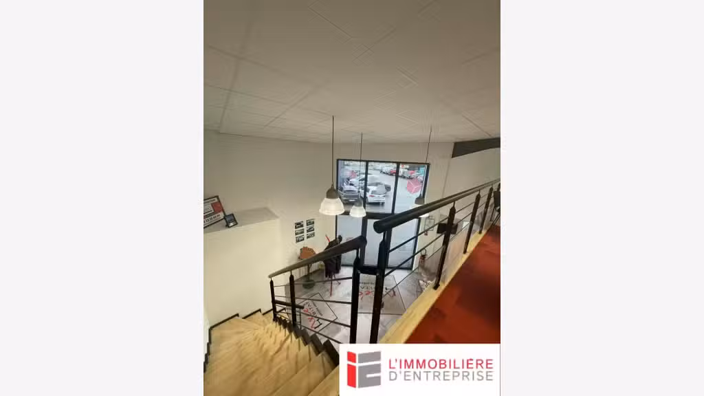 A louer bureaux de 195m² + parkings à Vannes Est