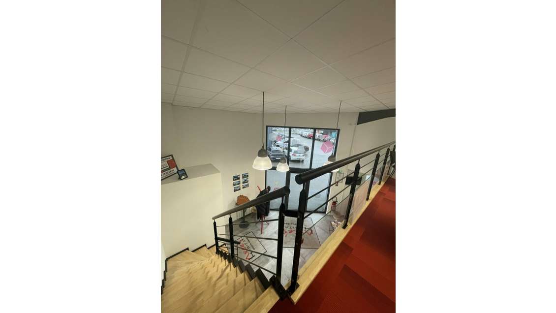 A louer bureaux de 195m² + parkings à Vannes Est