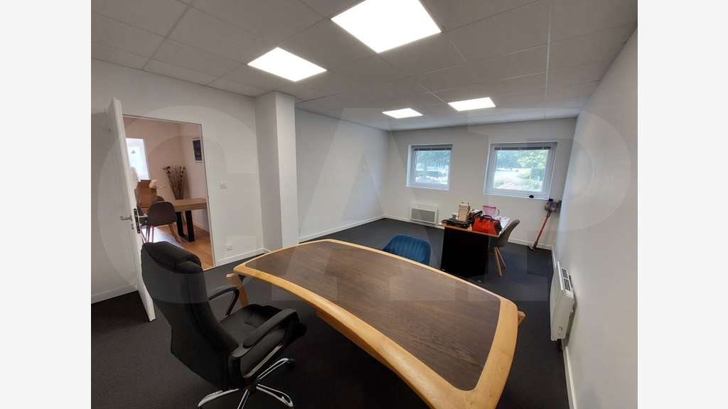 A louer bureaux rénovés de 146m² à Séné