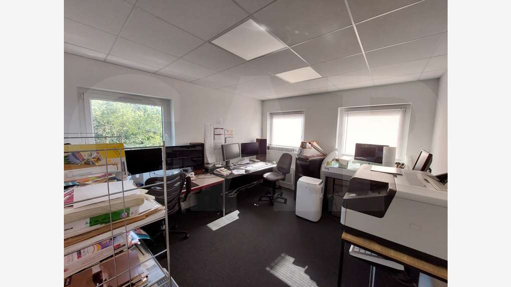 A louer bureaux rénovés de 146m² à Séné