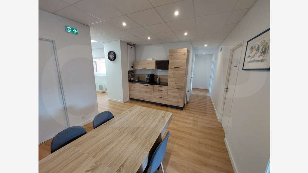 A louer bureaux rénovés de 146m² à Séné