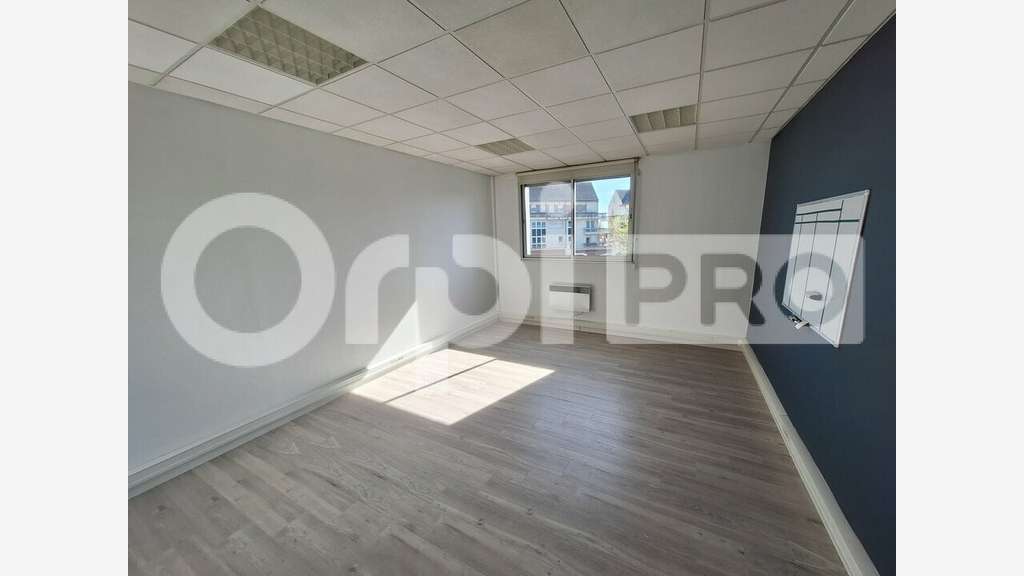 A louer local de bureaux 336m² R+1 à Senlis