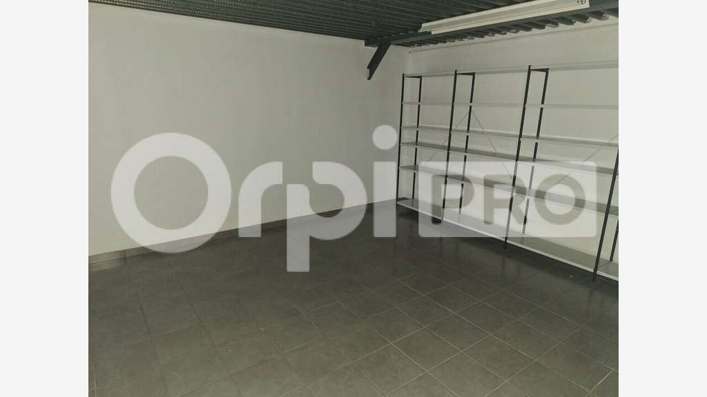 A louer local de bureaux 336m² R+1 à Senlis