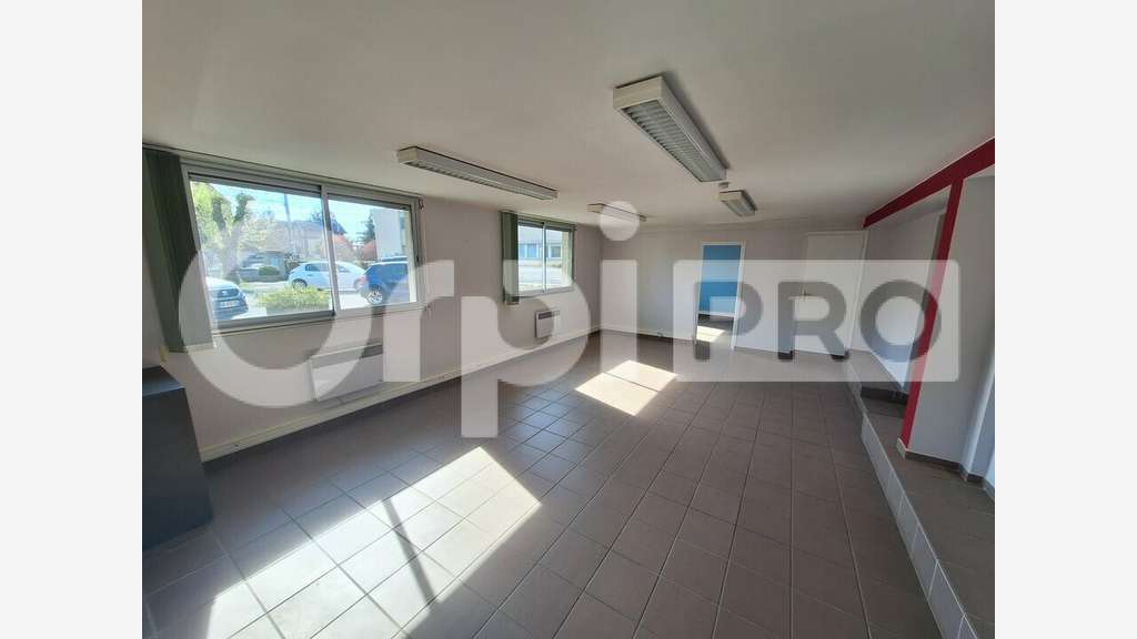 A louer local de bureaux 336m² R+1 à Senlis