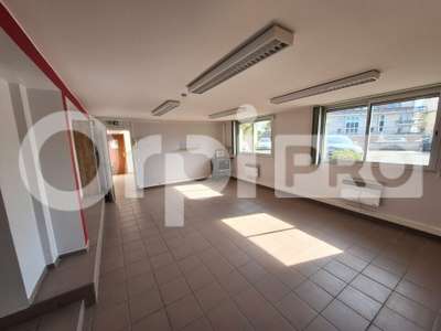 A louer local de bureaux 336m² R+1 à Senlis 