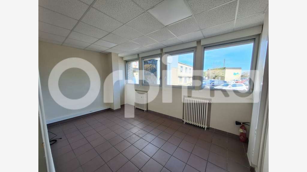 A louer local de bureaux 336m² R+1 à Senlis