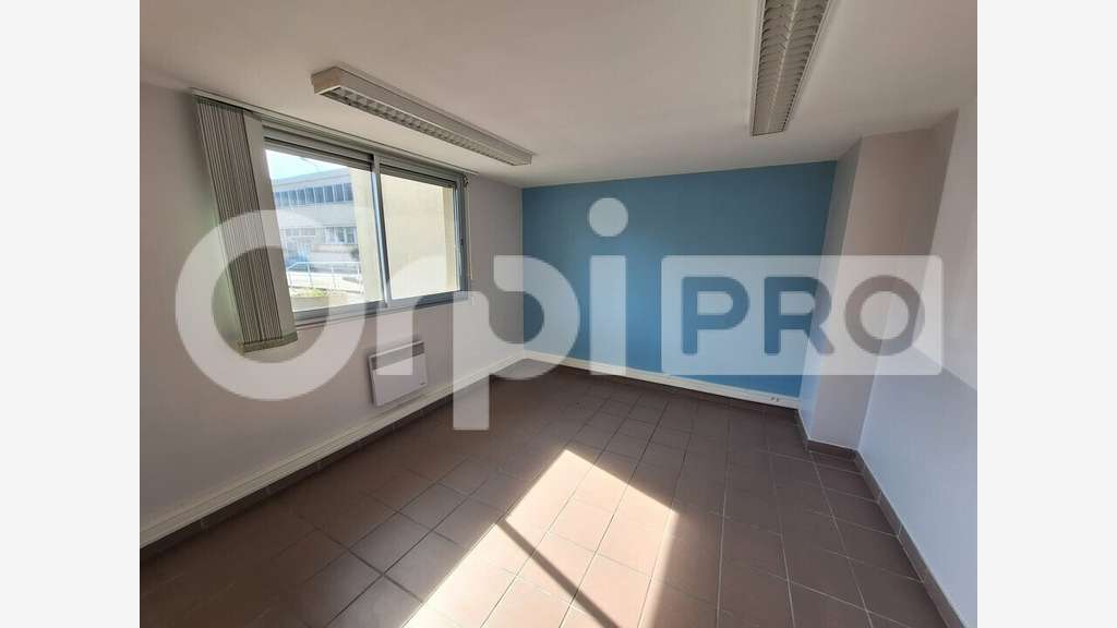 A louer local de bureaux 336m² R+1 à Senlis
