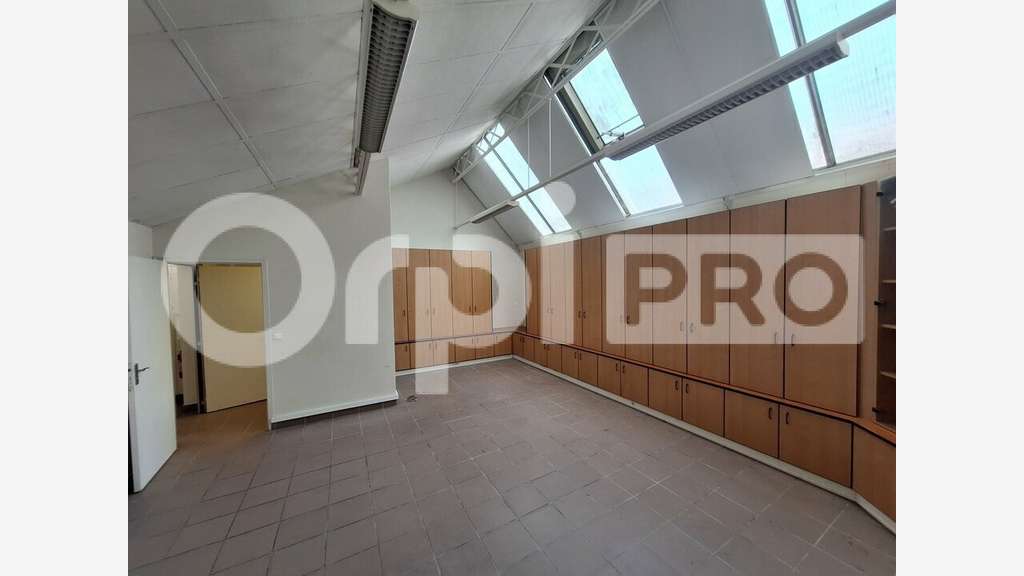 A louer local de bureaux 336m² R+1 à Senlis