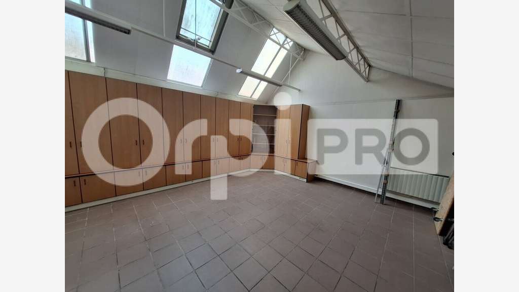 A louer local de bureaux 336m² R+1 à Senlis